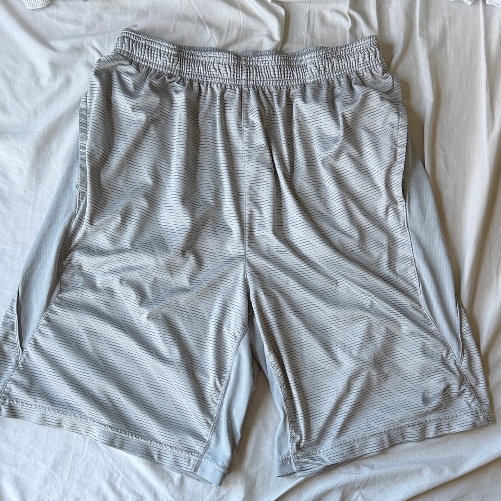 Nike Dri-Fit Men’s Light Gray Athletic Shorts with Subtle Stripe